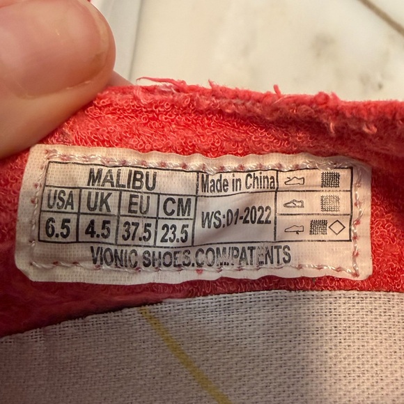 Vionic Beach Malibu Womens 6.5 Red Canvas Slip On Cushioned Support Comfort Shoe - Picture 7 of 10